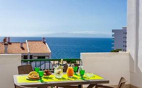 Esmeralda. Lovely And New Apartment Right By The Ocean!